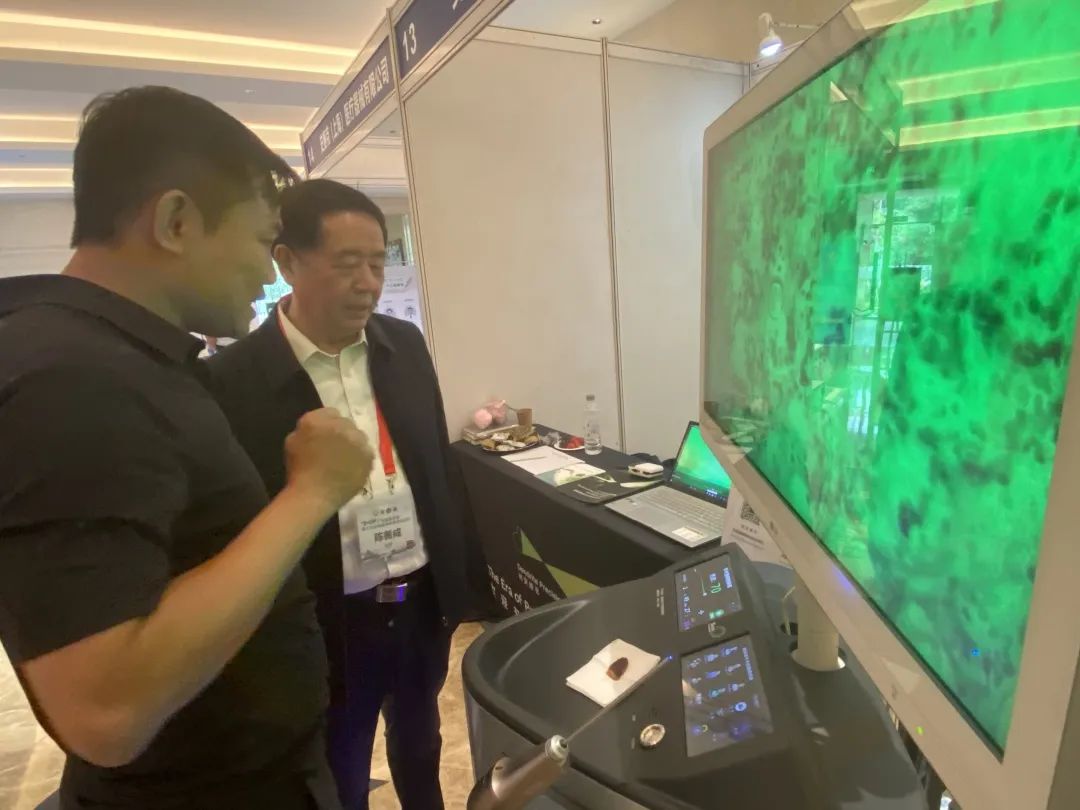 術(shù)中手持顯微鏡EndoSCell?亮相廣東神經(jīng)外科學(xué)術(shù)盛會，專家聚焦細(xì)胞級熒光導(dǎo)引技術(shù)(圖5)