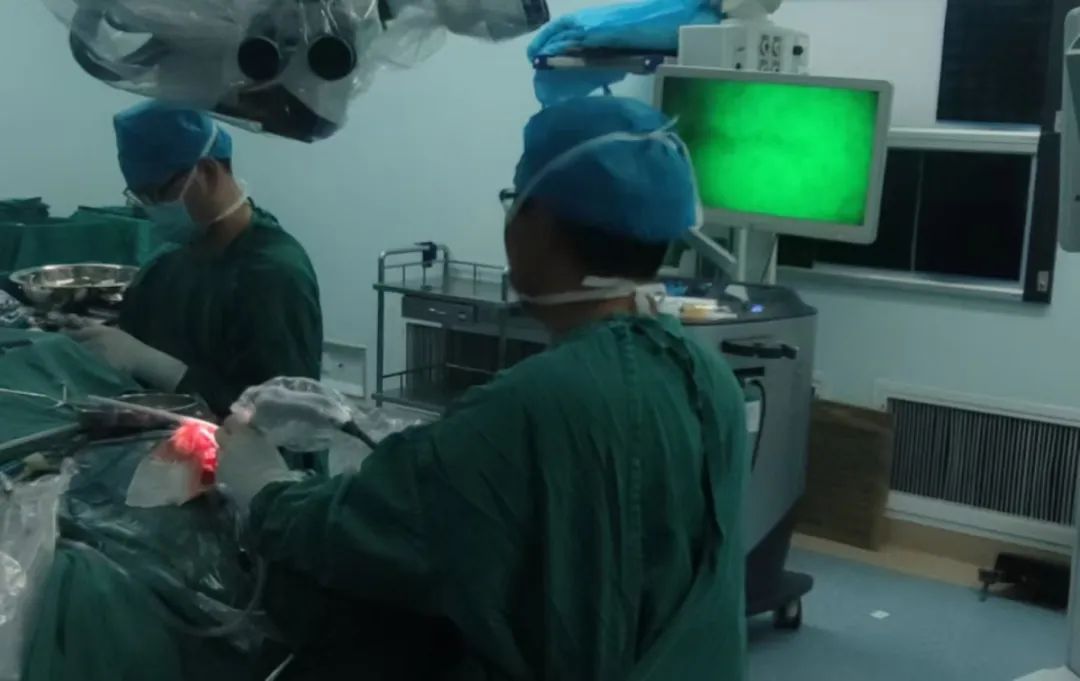 河南首例！河南省腫瘤醫(yī)院應用細胞級熒光導引技術成功實施膠質(zhì)瘤細胞級切除(圖2)